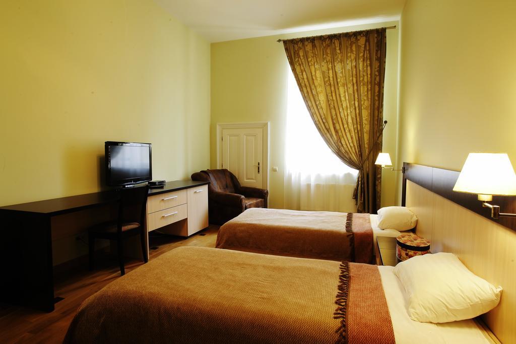Mini-hotel Under The Roof